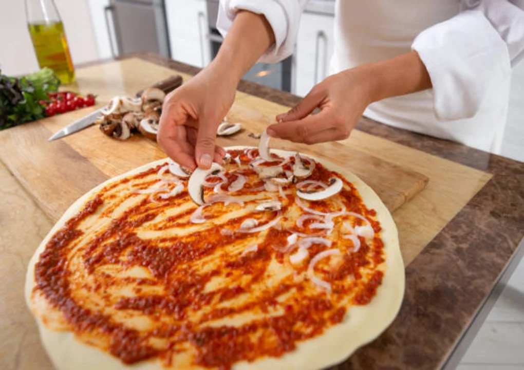 Como Fazer Uma Pizza Caseira Deliciosa Em Passos Simples Receitas Puro Sabor